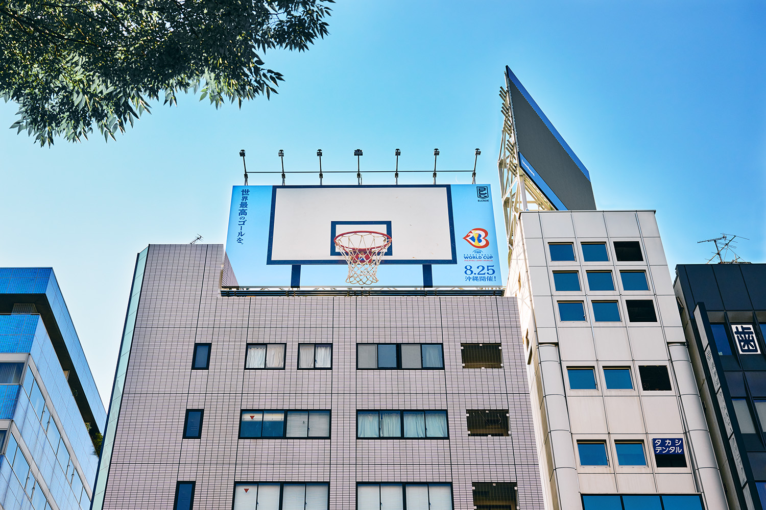 表参道に掲出された広告がこちら