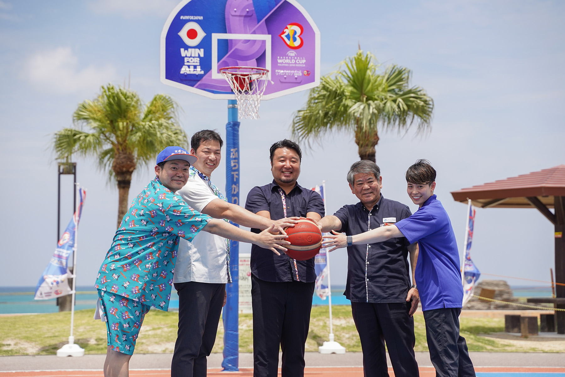 登壇者（左から）ゆっき―氏、渡久地氏、笠原、照屋氏、安間選手(@FIBA)