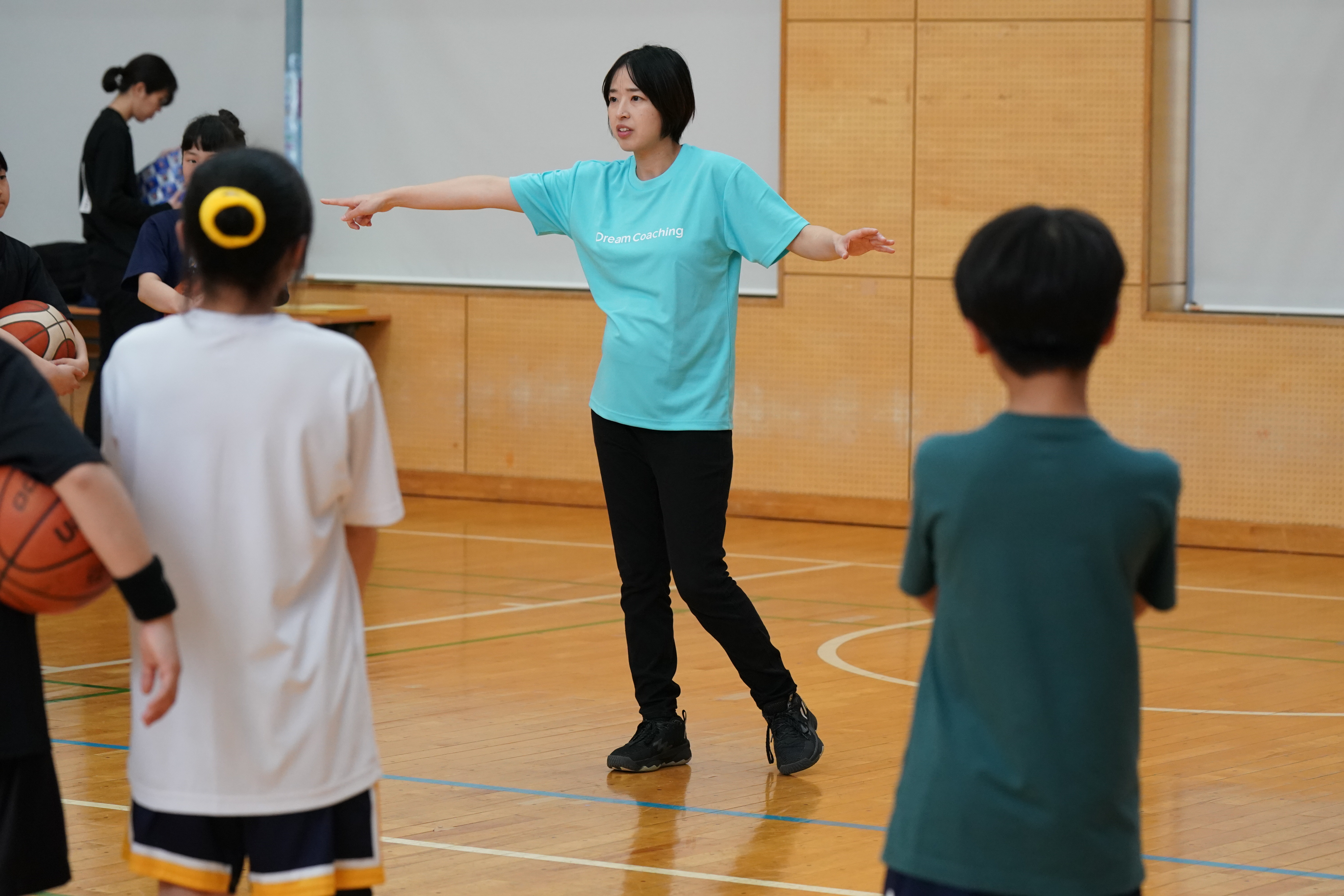 バスケキッズに夢の時間！ メダリスト本橋菜子選手、三好南穂さんが