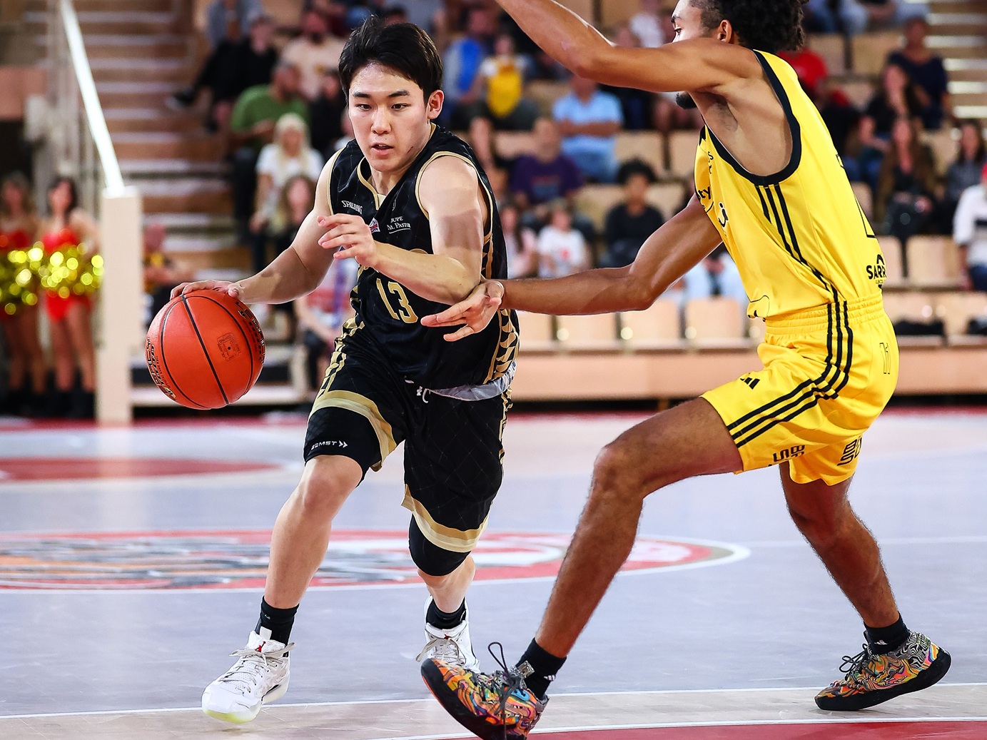 岡田大河（川崎ブレイブサンダース）――唯一無二のバスケ人生を突き進み