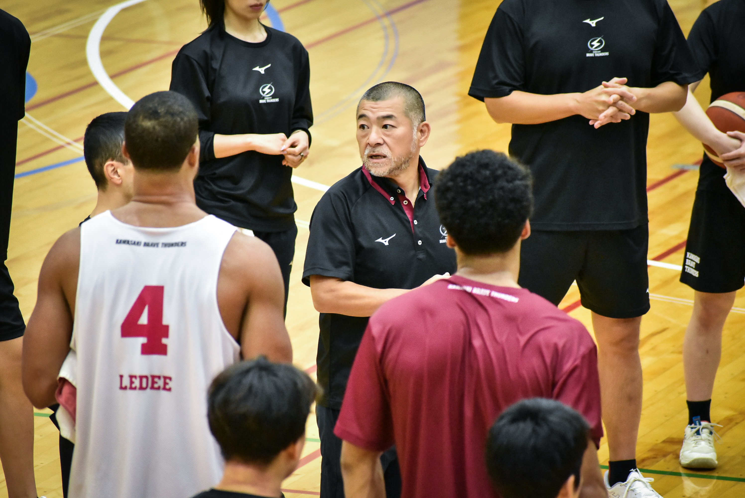 「選手の強みを生かす」「コンセプトを入れていく」──“桶谷流”で古豪復活を目指す川崎ブレイブサンダース