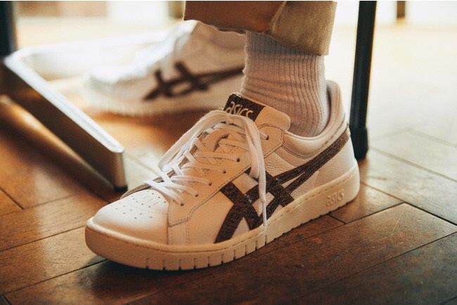 スニーカーセレクトショップatmosがデザイン提案した、ASICS 