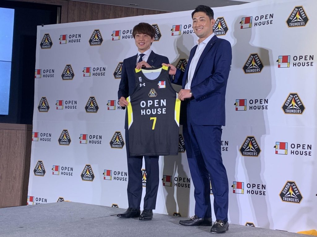 群馬クレインサンダーズ五十嵐圭選手7番 直筆サイン入りユニフォーム　専用ケース入 2025年最新】五十嵐圭 サインの人気アイテム - メルカリ
