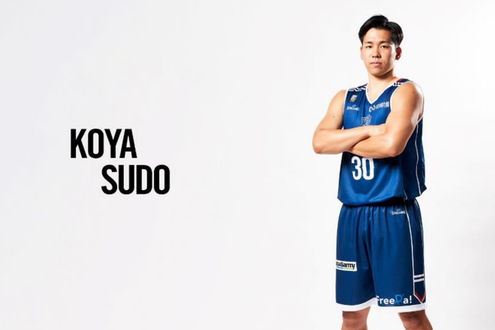 横浜ビー・コルセアーズの須藤昂矢と森川正明がスポルディングの